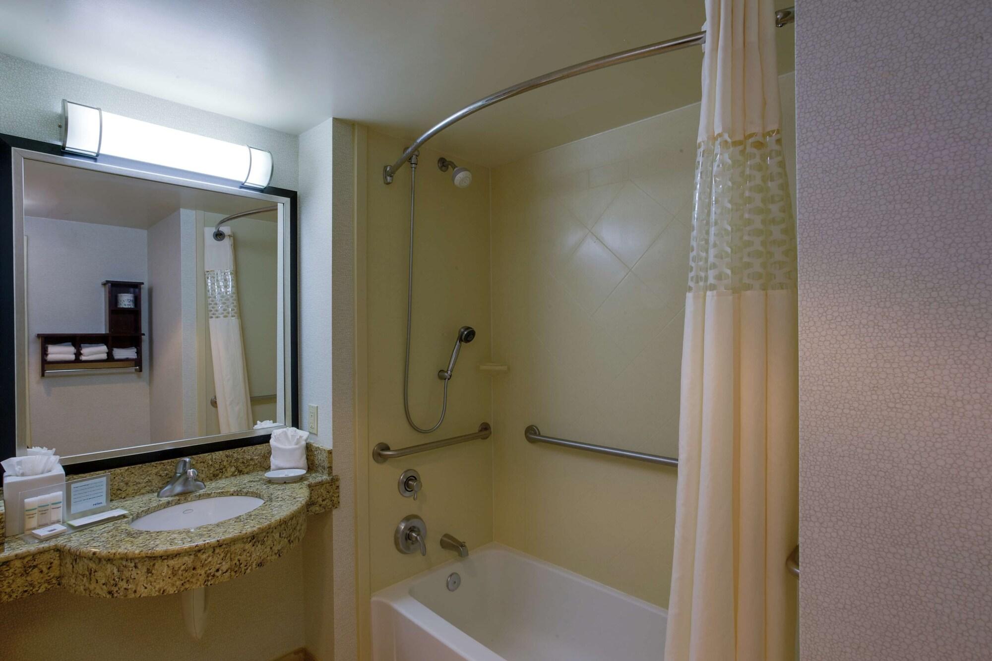 Hampton Inn By Hilton Garden City Long Island Zewnętrze zdjęcie