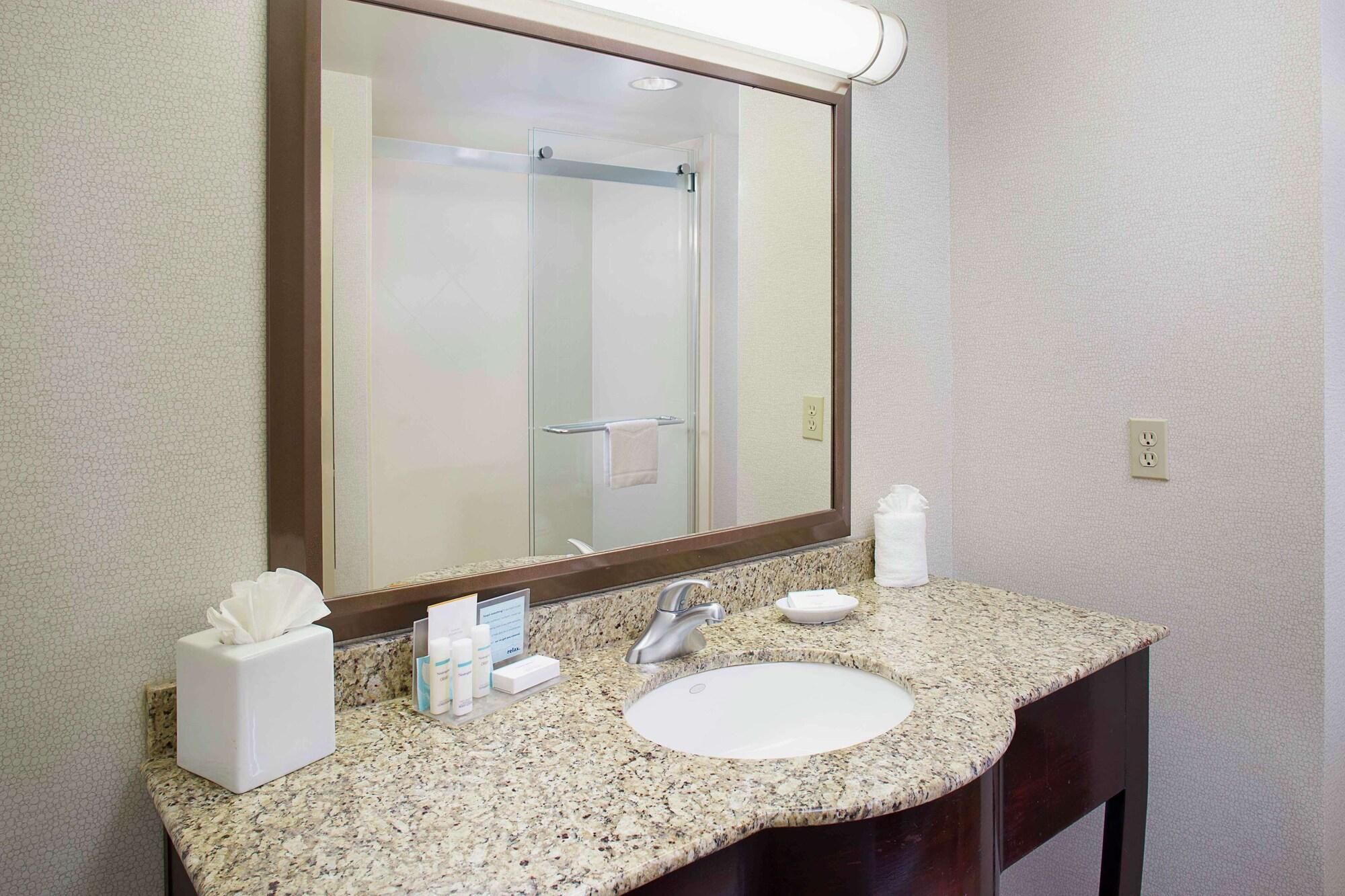 Hampton Inn By Hilton Garden City Long Island Zewnętrze zdjęcie