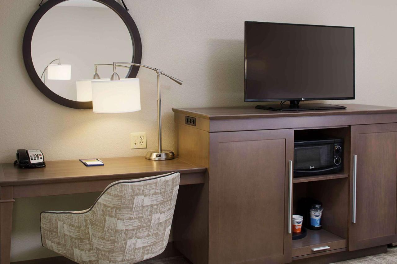 Hampton Inn By Hilton Garden City Long Island Zewnętrze zdjęcie