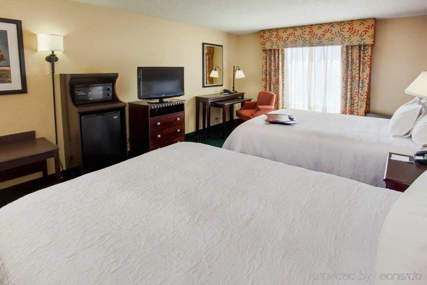 Hampton Inn By Hilton Garden City Long Island Zewnętrze zdjęcie
