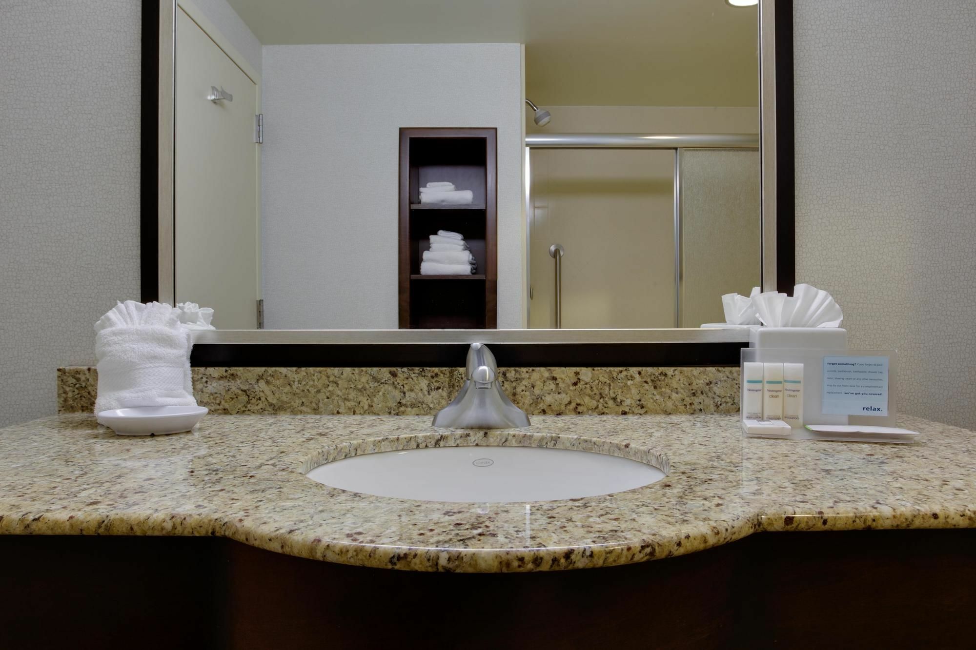 Hampton Inn By Hilton Garden City Long Island Zewnętrze zdjęcie