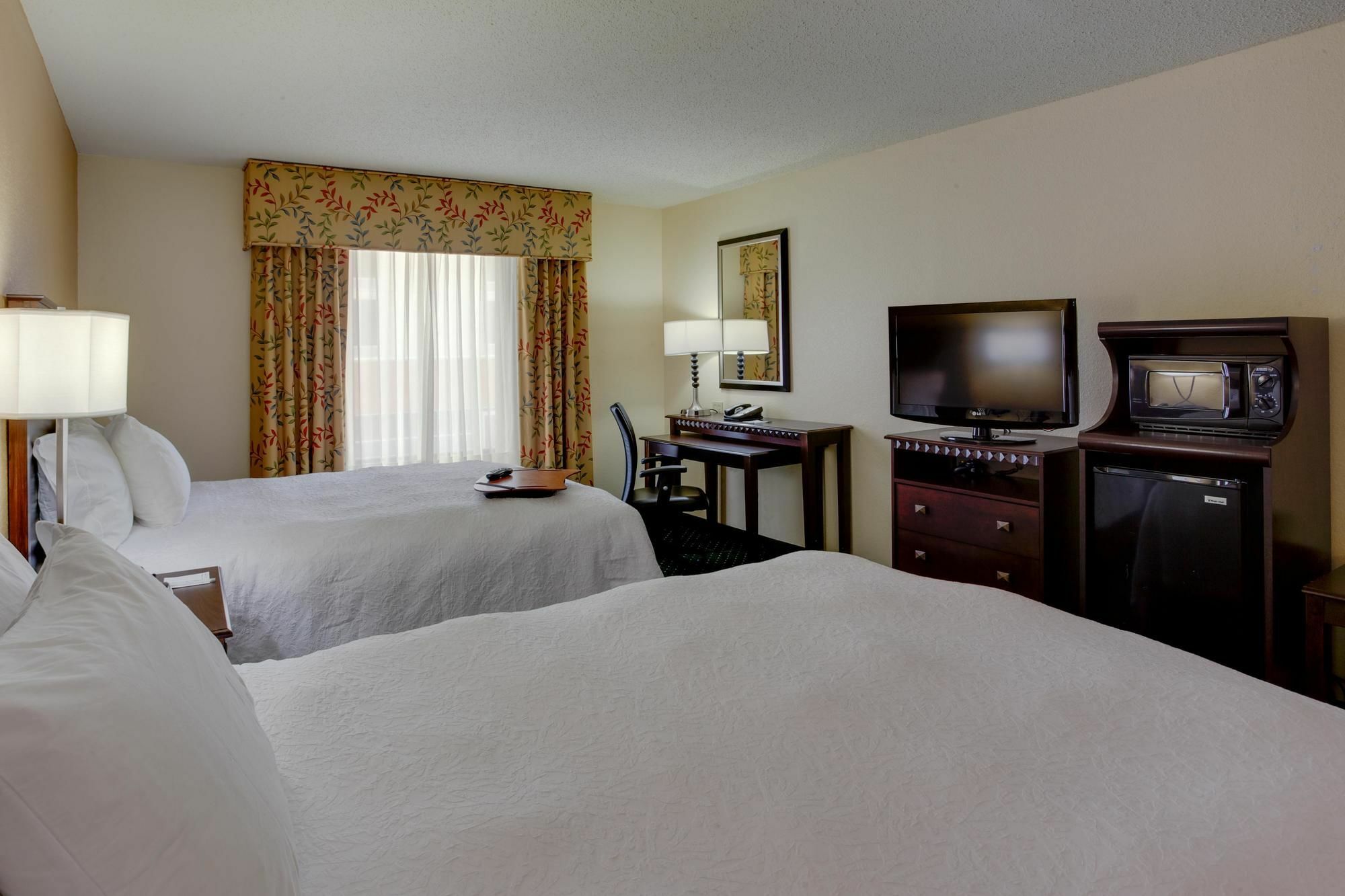 Hampton Inn By Hilton Garden City Long Island Zewnętrze zdjęcie